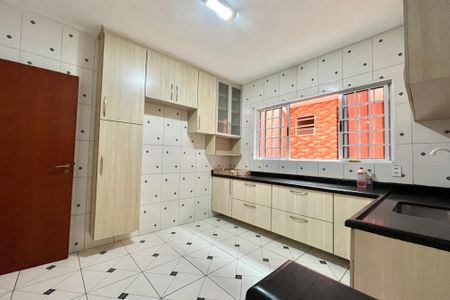 Casa à venda com 170m², 2 quartos e 2 vagas Casa à venda com 170m², 2 quartos e 2 vagasCozinha
