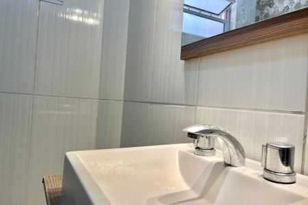 Casa à venda com 170m², 2 quartos e 2 vagas Casa à venda com 170m², 2 quartos e 2 vagasBanheiro Corredor