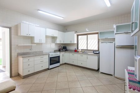 Casa para alugar com 350m², 3 quartos e 3 vagas Casa para alugar com 350m², 3 quartos e 3 vagasCozinha