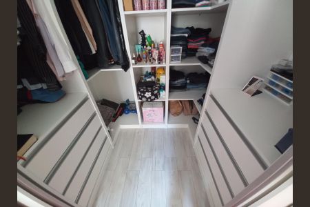 Apartamento à venda com 208m², 4 quartos e 2 vagas Apartamento à venda com 208m², 4 quartos e 2 vagasCloset