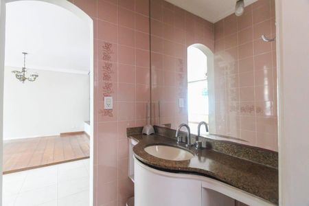 Casa para alugar com 338m², 5 quartos e 4 vagas