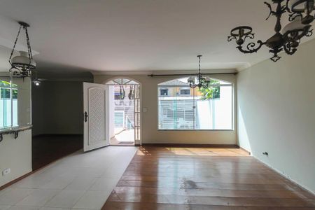 Casa para alugar com 5 quartos, 338m² em Jardim Avelino, São Paulo