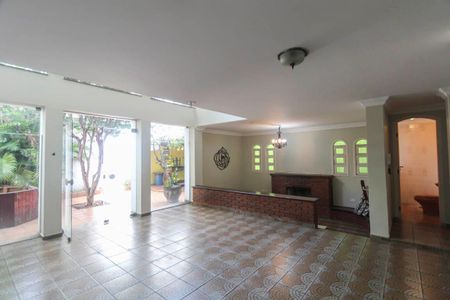 Casa para alugar com 338m², 5 quartos e 4 vagas