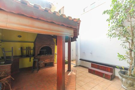 Casa para alugar com 338m², 5 quartos e 4 vagas