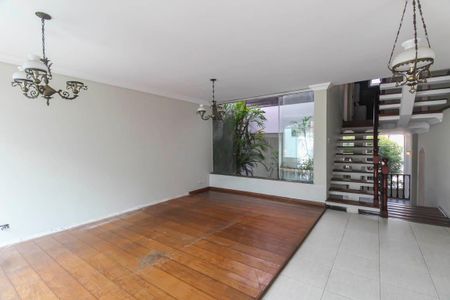 Casa para alugar com 338m², 5 quartos e 4 vagas