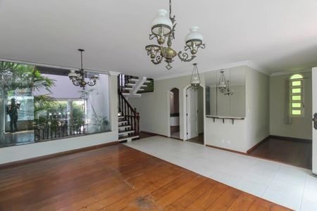 Casa para alugar com 338m², 5 quartos e 4 vagas