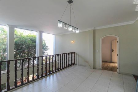 Casa para alugar com 338m², 5 quartos e 4 vagas