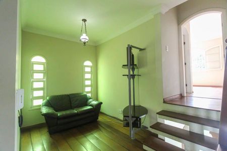 Casa para alugar com 5 quartos, 338m² em Jardim Avelino, São Paulo