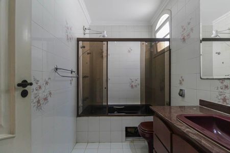 Casa para alugar com 338m², 5 quartos e 4 vagas