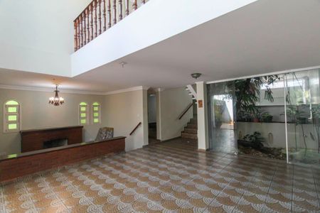 Casa para alugar com 338m², 5 quartos e 4 vagas