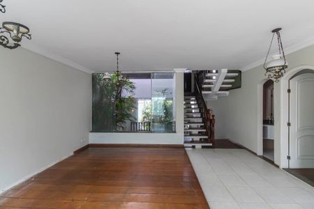 Casa para alugar com 5 quartos, 338m² em Jardim Avelino, São Paulo