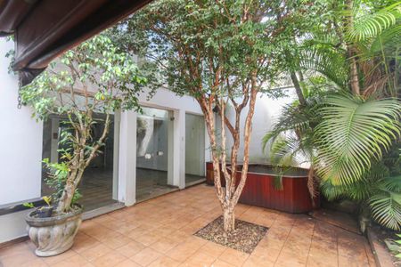 Casa para alugar com 338m², 5 quartos e 4 vagas