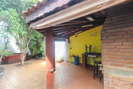 Casa para alugar com 338m², 5 quartos e 4 vagas