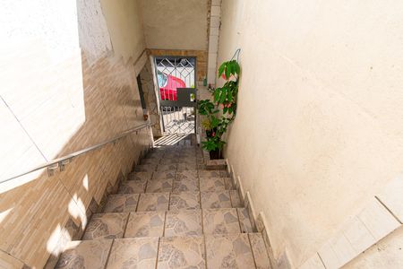 Casa para alugar com 196m², 6 quartos e 2 vagas Casa para alugar com 196m², 6 quartos e 2 vagasEscada