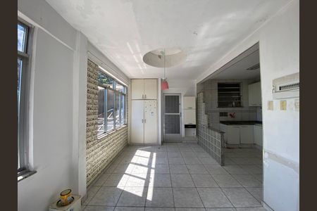 Casa à venda com 120m², 4 quartos e 4 vagas
