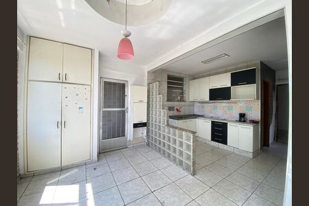 Casa à venda com 120m², 4 quartos e 4 vagas