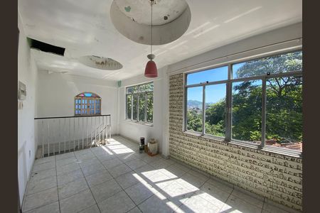 Casa à venda com 120m², 4 quartos e 4 vagas