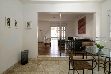 Casa à venda com 6 quartos, 1200m² em Jardim Prudência, São Paulo