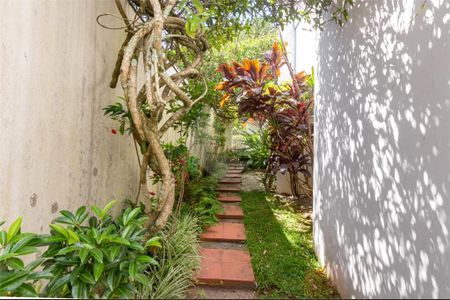 Casa à venda com 3 quartos, 374m² em Jardim Leonor, São Paulo