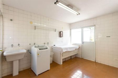 Casa à venda com 3 quartos, 374m² em Jardim Leonor, São Paulo