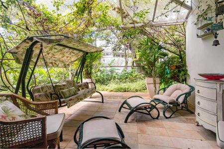 Casa à venda com 3 quartos, 374m² em Jardim Leonor, São Paulo