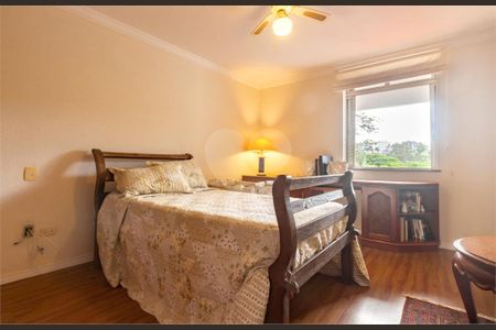 Casa à venda com 3 quartos, 374m² em Jardim Leonor, São Paulo