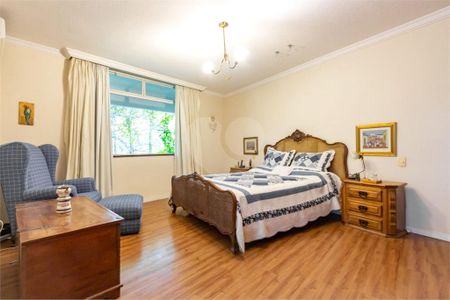 Casa à venda com 3 quartos, 374m² em Jardim Leonor, São Paulo