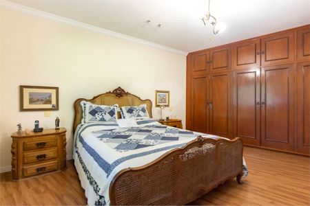 Casa à venda com 3 quartos, 374m² em Jardim Leonor, São Paulo