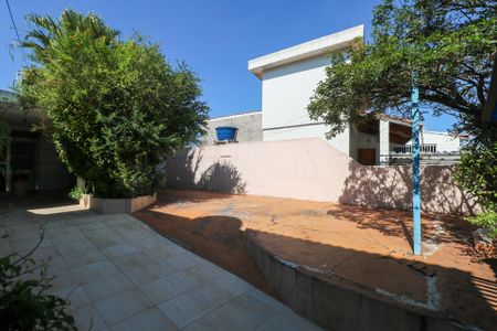 Casa à venda com 285m², 3 quartos e 9 vagas Casa à venda com 285m², 3 quartos e 9 vagasQuintal