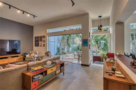 Casa à venda com 4 quartos, 379m² em Santo Amaro, São Paulo