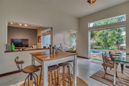 Casa à venda com 4 quartos, 379m² em Santo Amaro, São Paulo