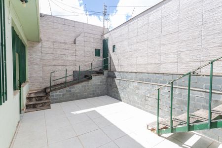 Casa à venda com 365m², 4 quartos e 2 vagasEntrada