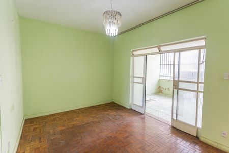 Casa à venda com 365m², 4 quartos e 2 vagasSala