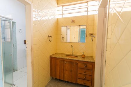 Casa à venda com 365m², 4 quartos e 2 vagasBanheiro Social