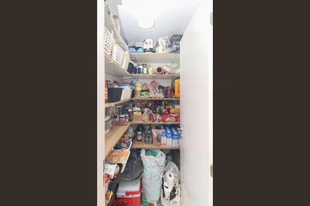 Apartamento à venda com 131m², 4 quartos e 2 vagas Apartamento à venda com 131m², 4 quartos e 2 vagasDespensa