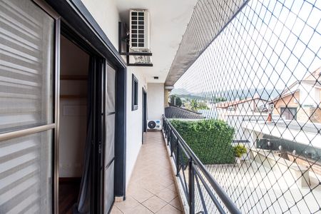 Casa de condomínio à venda com 341m², 4 quartos e 4 vagas Casa de condomínio à venda com 341m², 4 quartos e 4 vagasVaranda