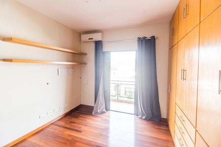 Casa de condomínio à venda com 341m², 4 quartos e 4 vagas Casa de condomínio à venda com 341m², 4 quartos e 4 vagasQuarto 4
