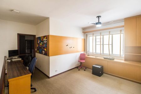 Casa de condomínio à venda com 341m², 4 quartos e 4 vagas Casa de condomínio à venda com 341m², 4 quartos e 4 vagasSuíte 1