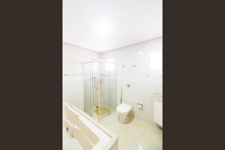 Casa de condomínio à venda com 341m², 4 quartos e 4 vagas Casa de condomínio à venda com 341m², 4 quartos e 4 vagasBanheiro da Suíte