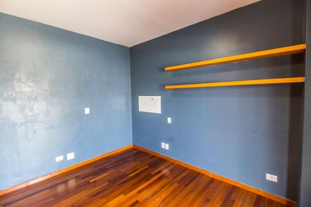 Casa de condomínio à venda com 341m², 4 quartos e 4 vagas Casa de condomínio à venda com 341m², 4 quartos e 4 vagasQuarto 3