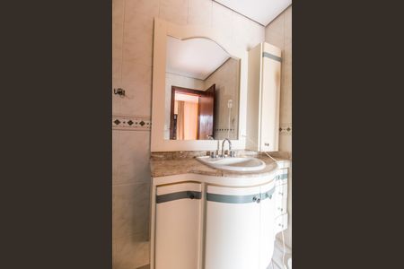 Casa de condomínio à venda com 341m², 4 quartos e 4 vagas Casa de condomínio à venda com 341m², 4 quartos e 4 vagasBanheiro da Suíte
