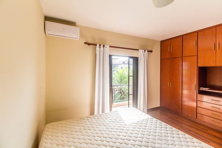 Casa de condomínio à venda com 341m², 4 quartos e 4 vagas Casa de condomínio à venda com 341m², 4 quartos e 4 vagasSuíte 1