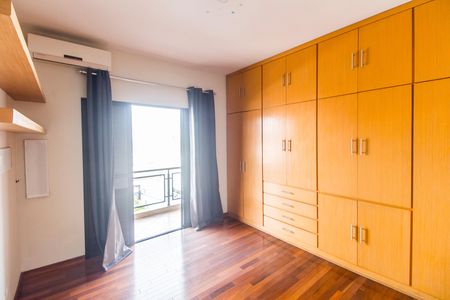 Casa de condomínio à venda com 341m², 4 quartos e 4 vagas Casa de condomínio à venda com 341m², 4 quartos e 4 vagasQuarto 4