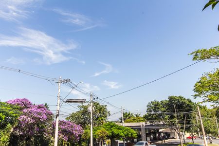 Casa de condomínio à venda com 341m², 4 quartos e 4 vagas Casa de condomínio à venda com 341m², 4 quartos e 4 vagasVista da Rua