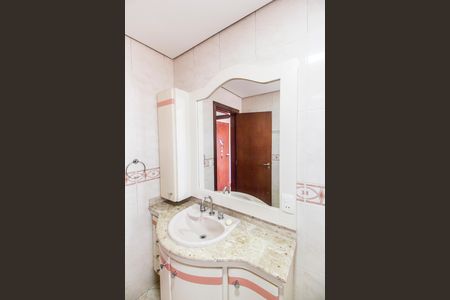 Casa de condomínio à venda com 341m², 4 quartos e 4 vagas Casa de condomínio à venda com 341m², 4 quartos e 4 vagasBanheiro