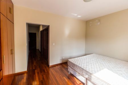 Casa de condomínio à venda com 341m², 4 quartos e 4 vagas Casa de condomínio à venda com 341m², 4 quartos e 4 vagasSuíte 1