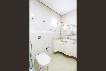 Casa de condomínio à venda com 341m², 4 quartos e 4 vagas Casa de condomínio à venda com 341m², 4 quartos e 4 vagasBanheiro da Suíte