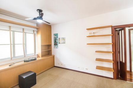 Casa de condomínio à venda com 341m², 4 quartos e 4 vagas Casa de condomínio à venda com 341m², 4 quartos e 4 vagasSuíte 2