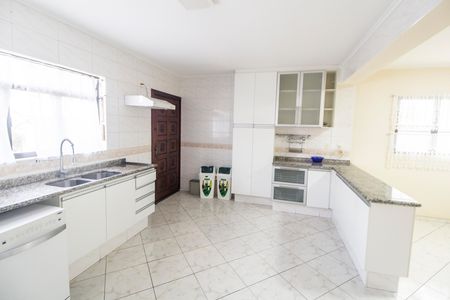 Casa de condomínio à venda com 341m², 4 quartos e 4 vagas Casa de condomínio à venda com 341m², 4 quartos e 4 vagasCozinha