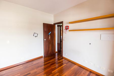 Casa de condomínio à venda com 341m², 4 quartos e 4 vagas Casa de condomínio à venda com 341m², 4 quartos e 4 vagasQuarto 4